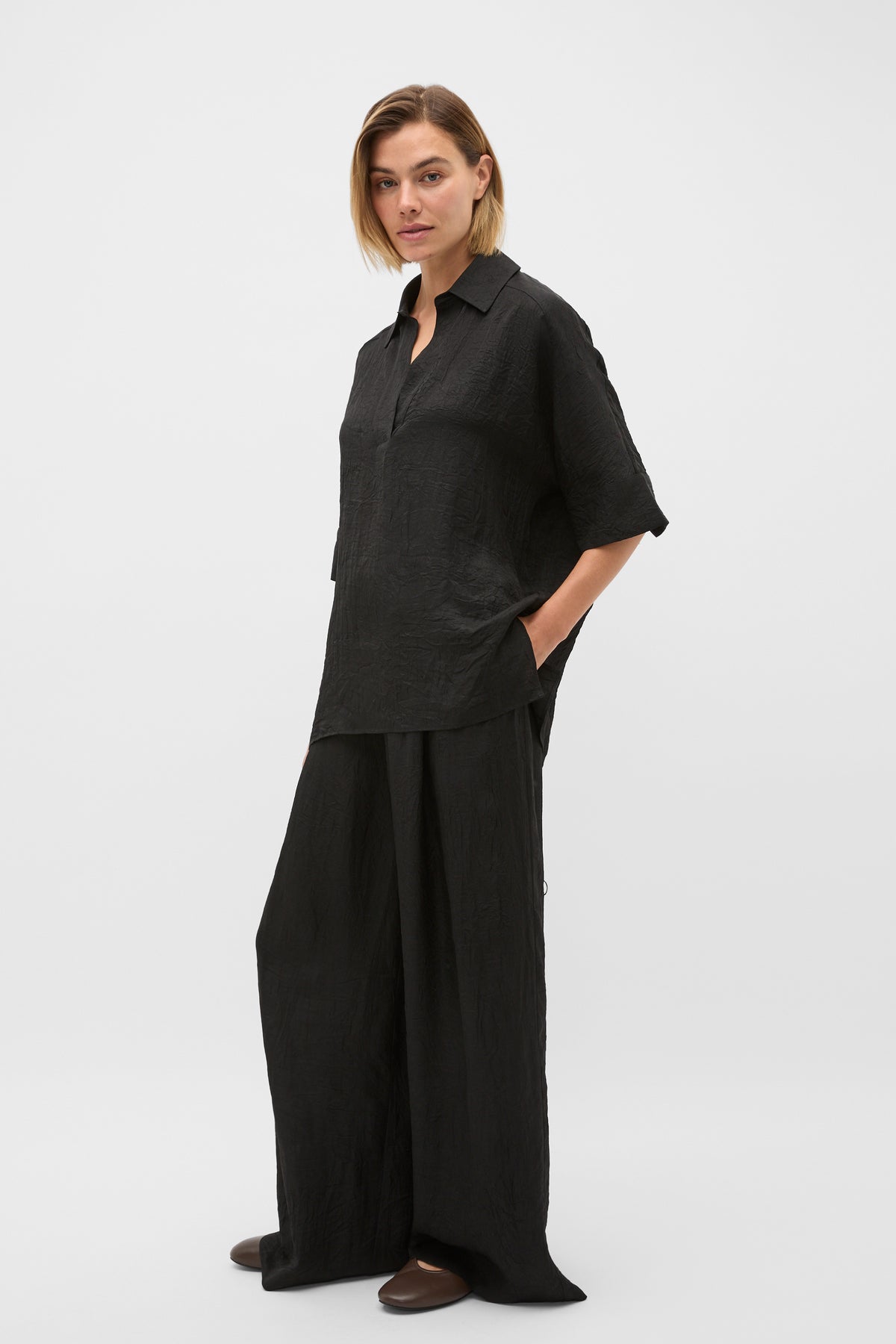Textured Satin Gathered Pant