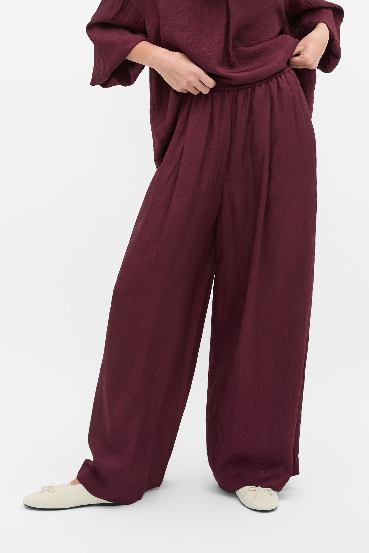 Textured Satin Gathered Pant