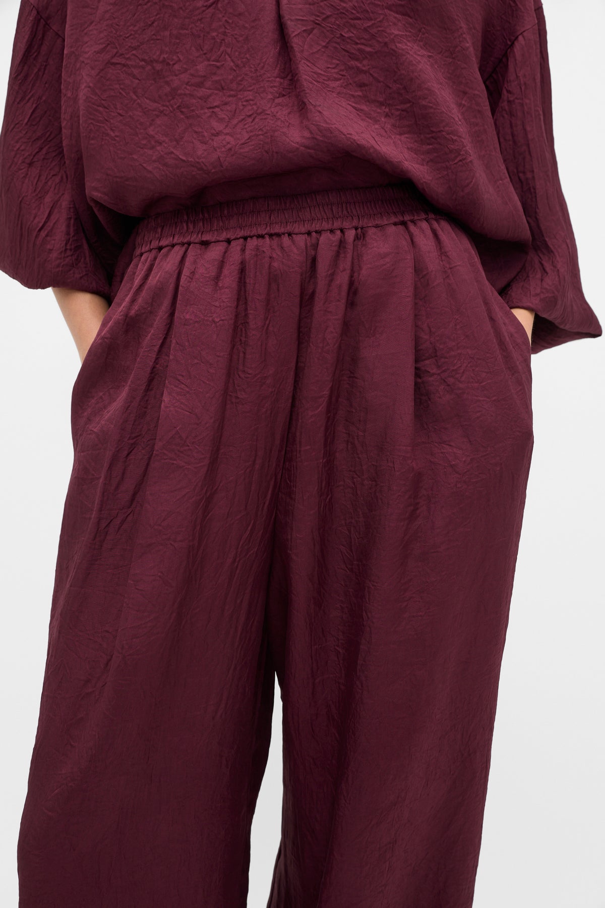 Textured Satin Gathered Pant