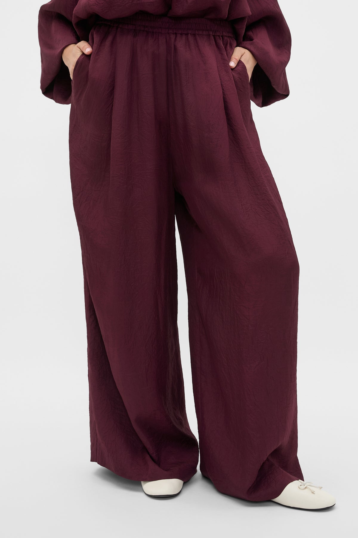 Textured Satin Gathered Pant