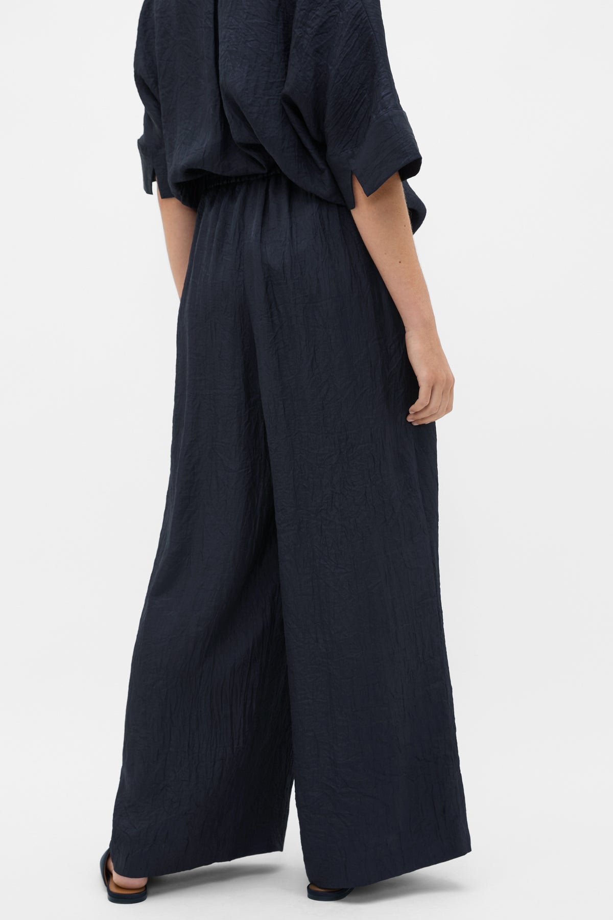 Textured Satin Gathered Pant