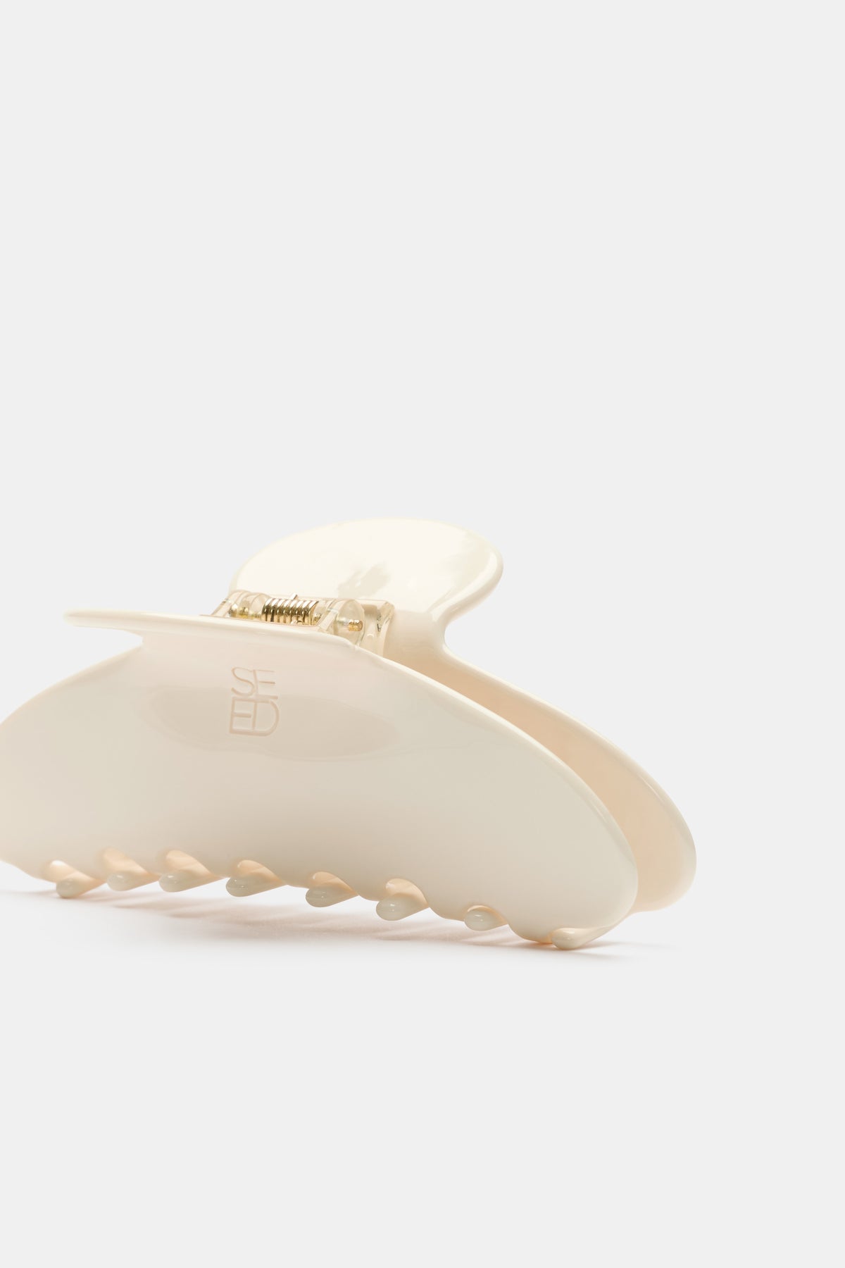 Seed Resin Hair Claw