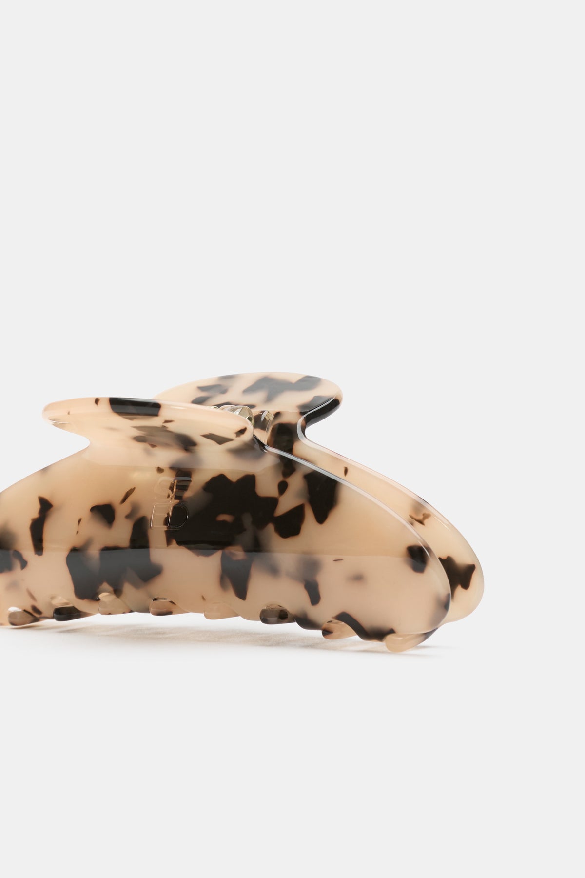 Seed Resin Hair Claw