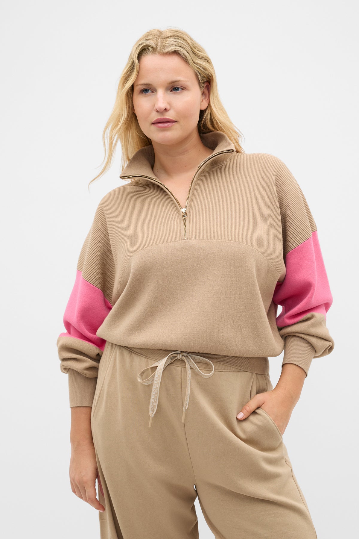 MD Contrast Zip Through Knit