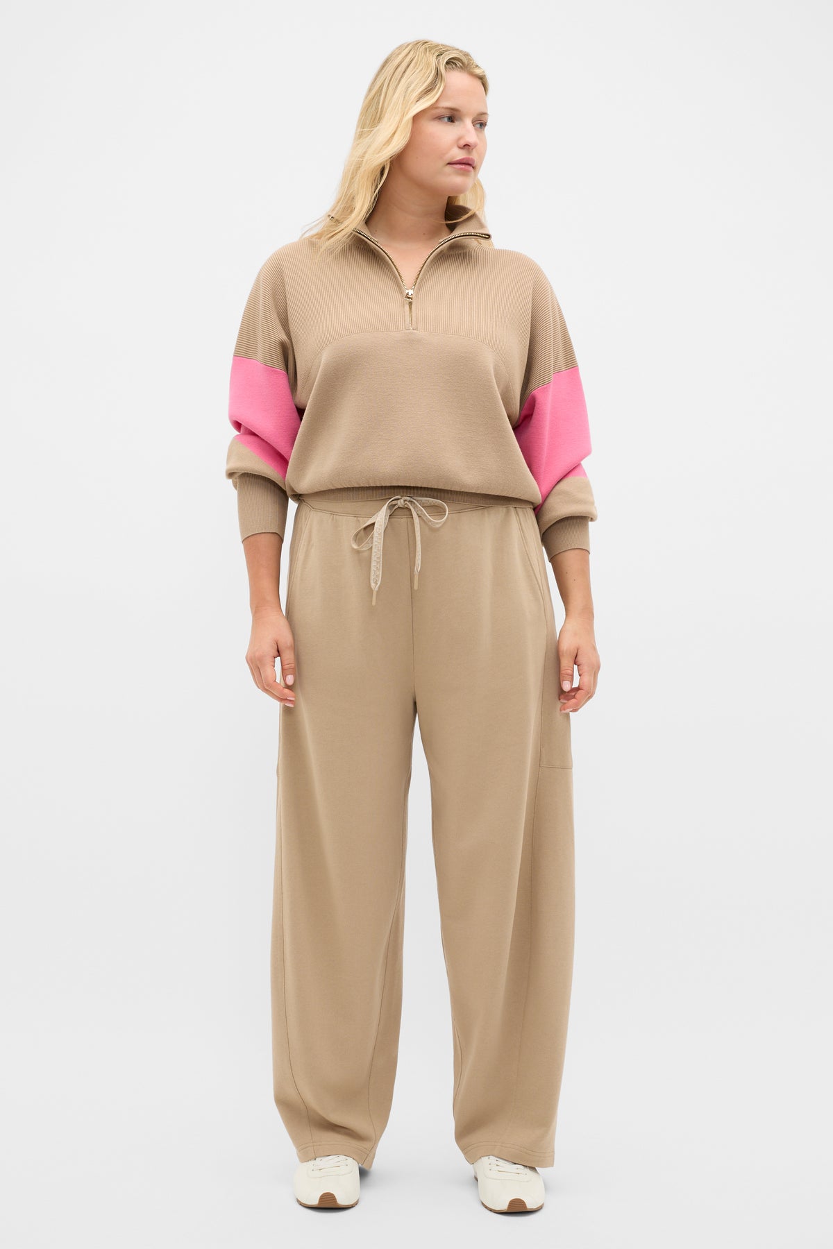 MD Contrast Zip Through Knit