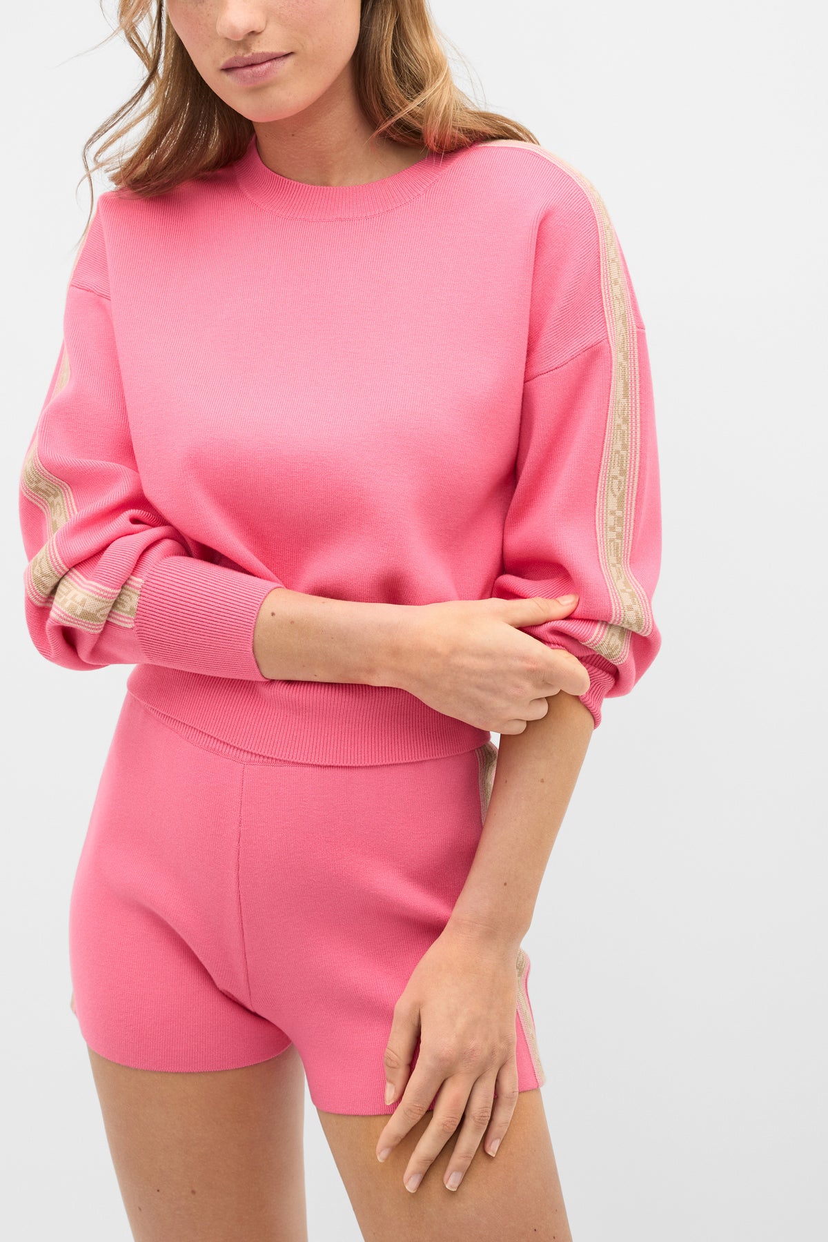 MD Contrast Tape Knit
