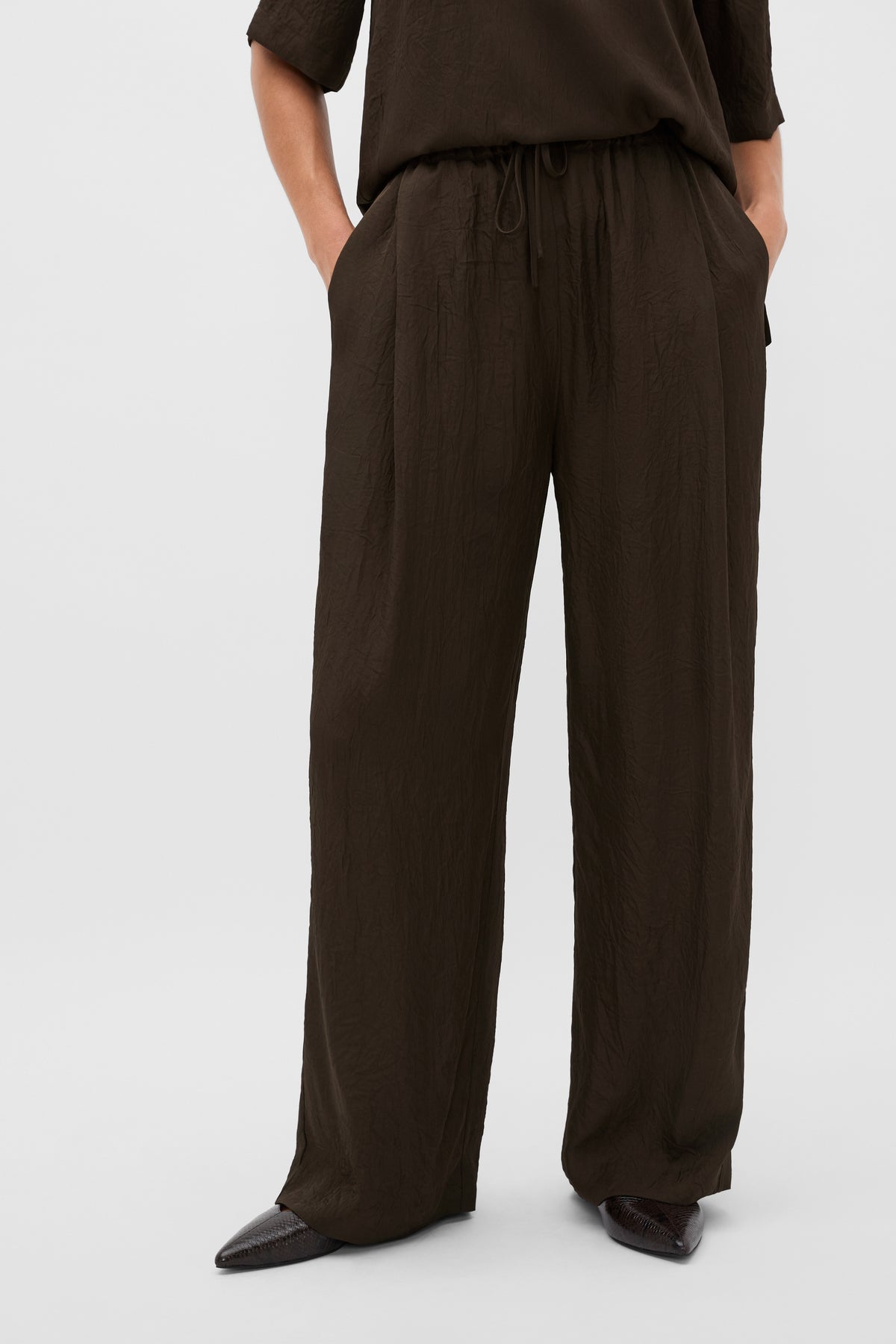 Textured Satin Straight Leg Pant
