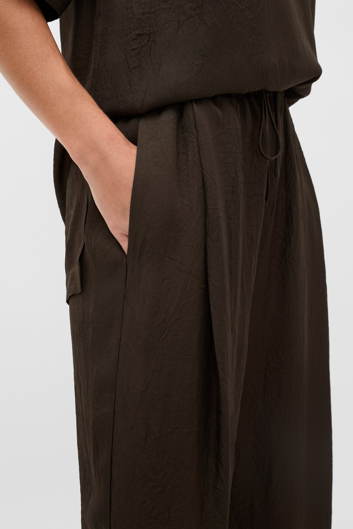 Textured Satin Straight Leg Pant