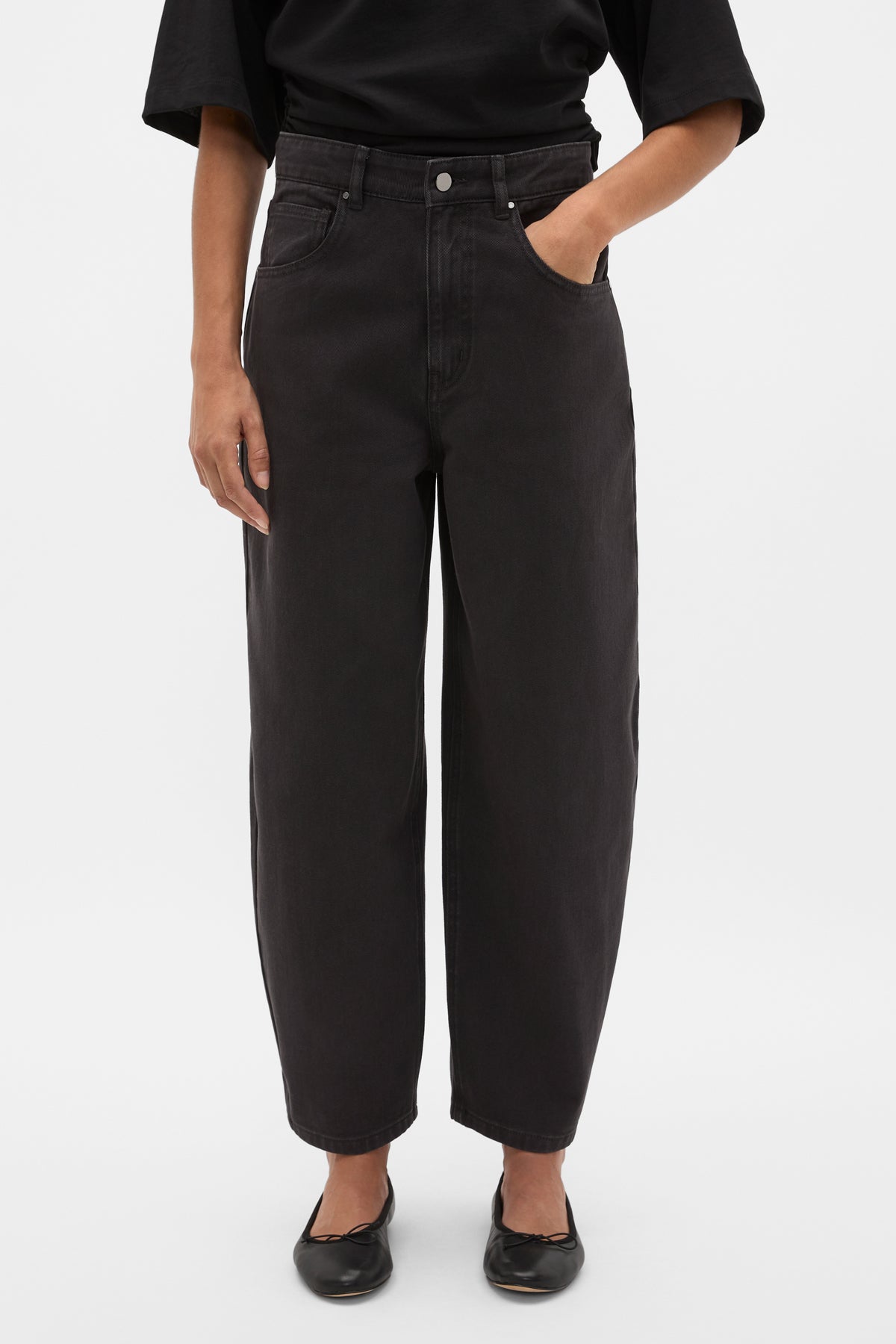 Relaxed Barrel Jean
