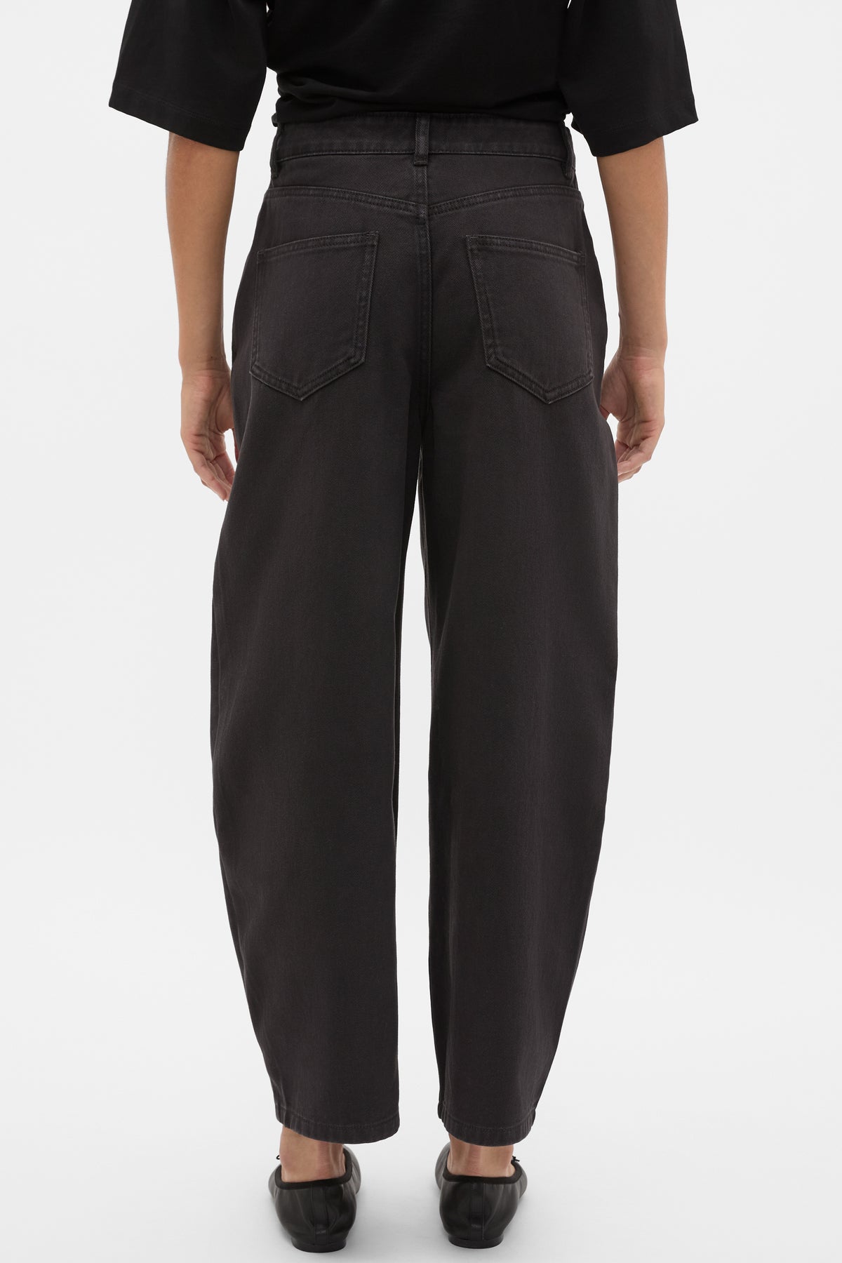 Relaxed Barrel Jean