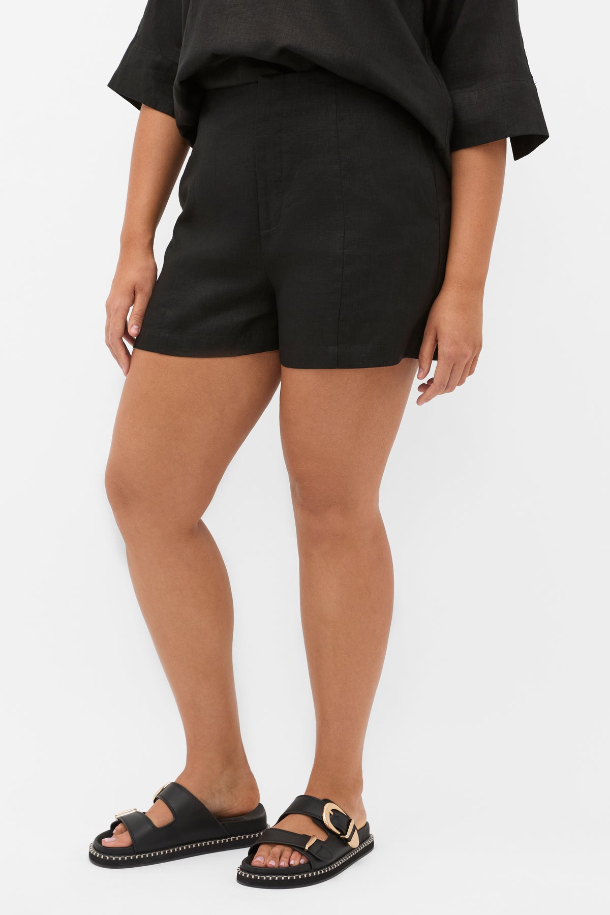 Core Linen High Rise Short