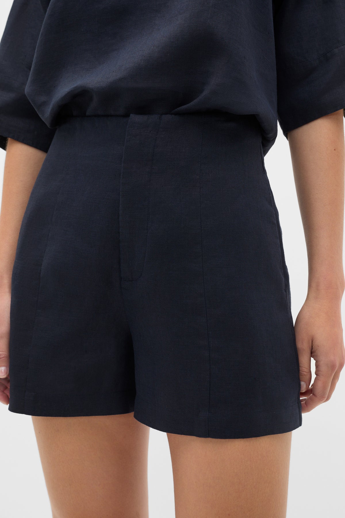 Core Linen High Rise Short