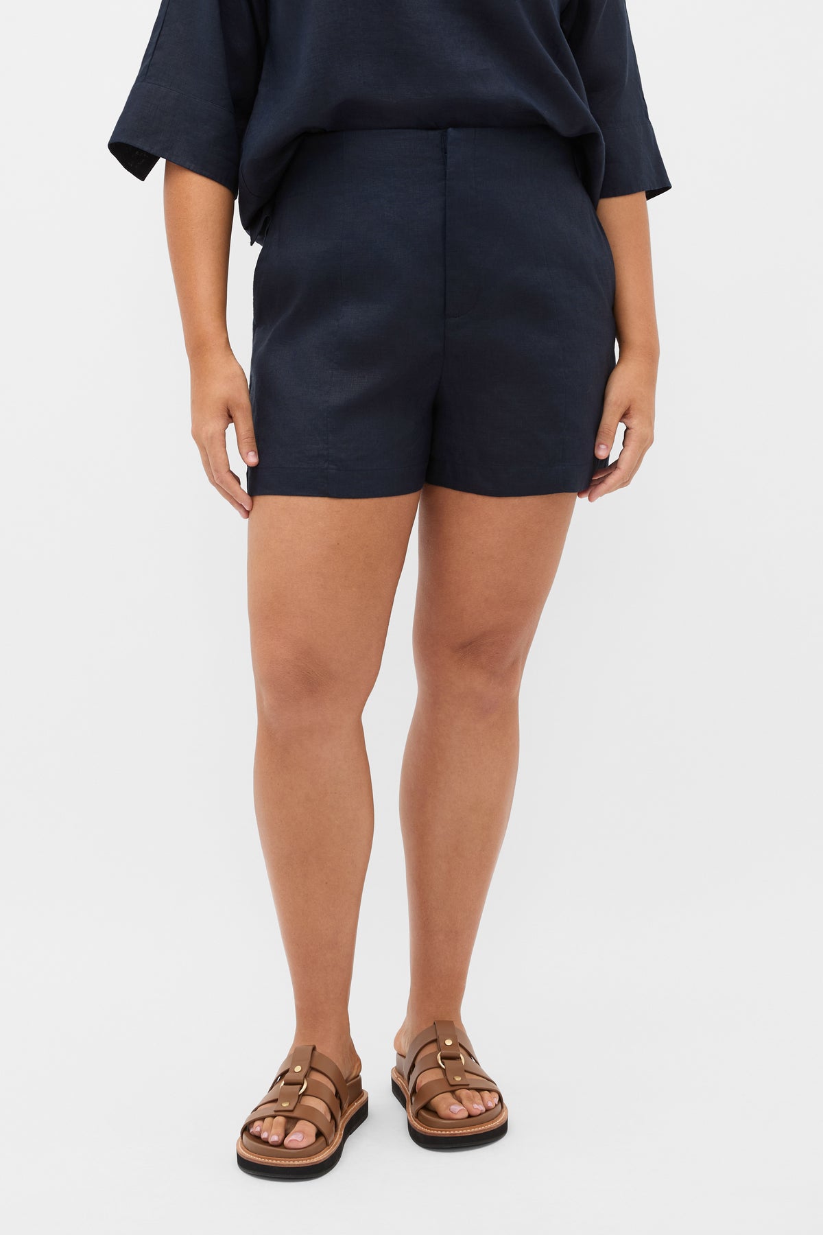 Core Linen High Rise Short