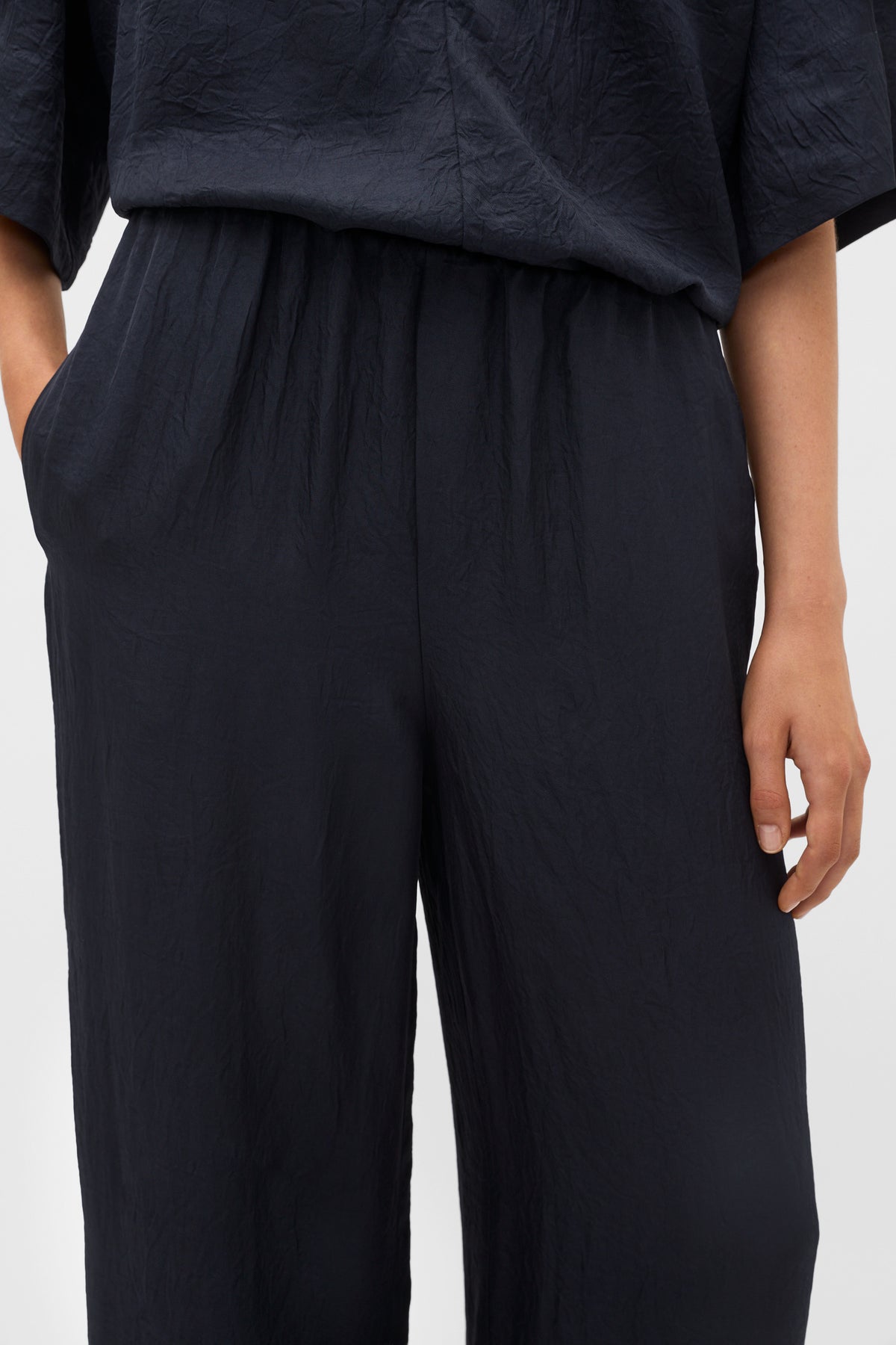 Textured Satin Easy Wide Leg Pant