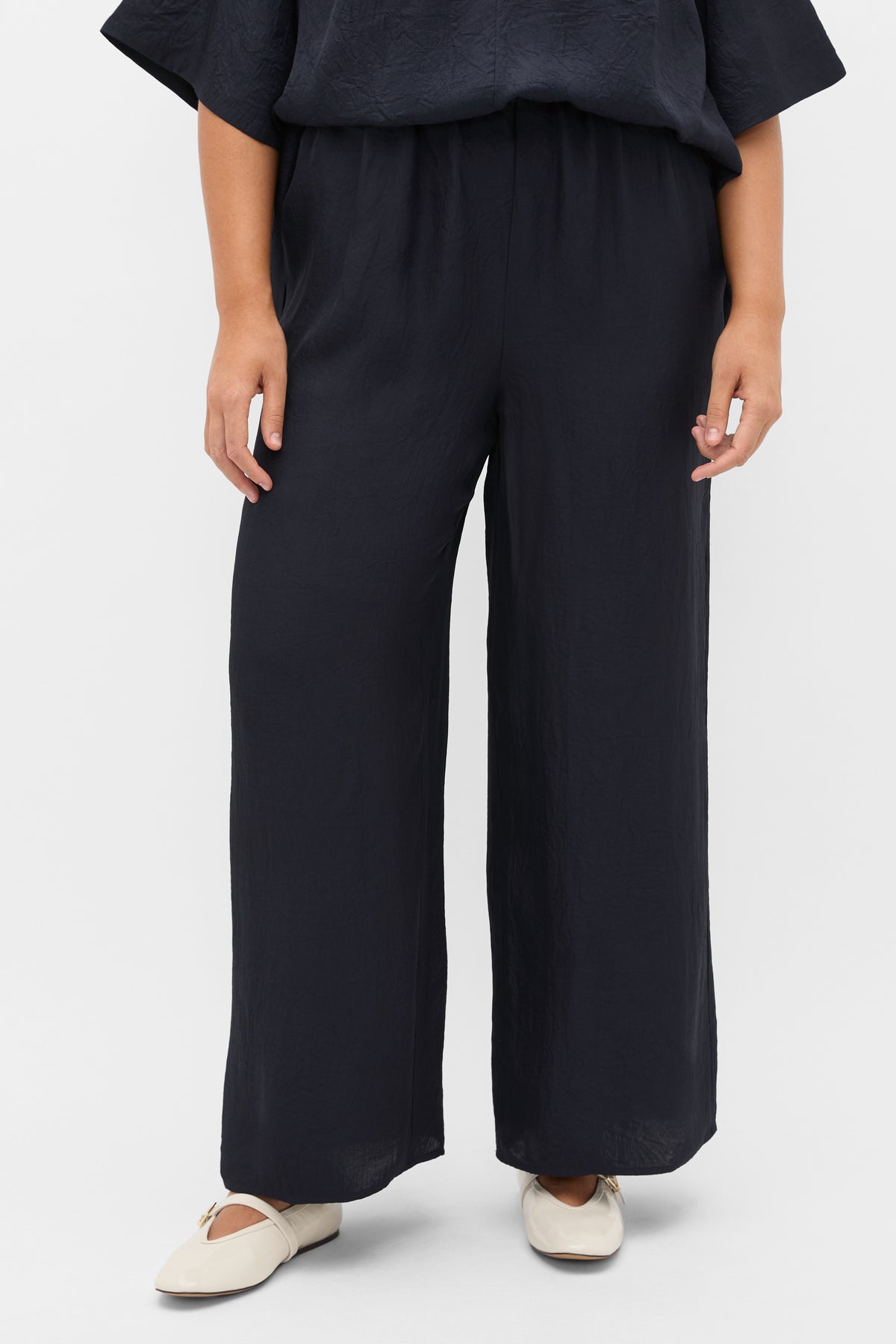 Textured Satin Easy Wide Leg Pant