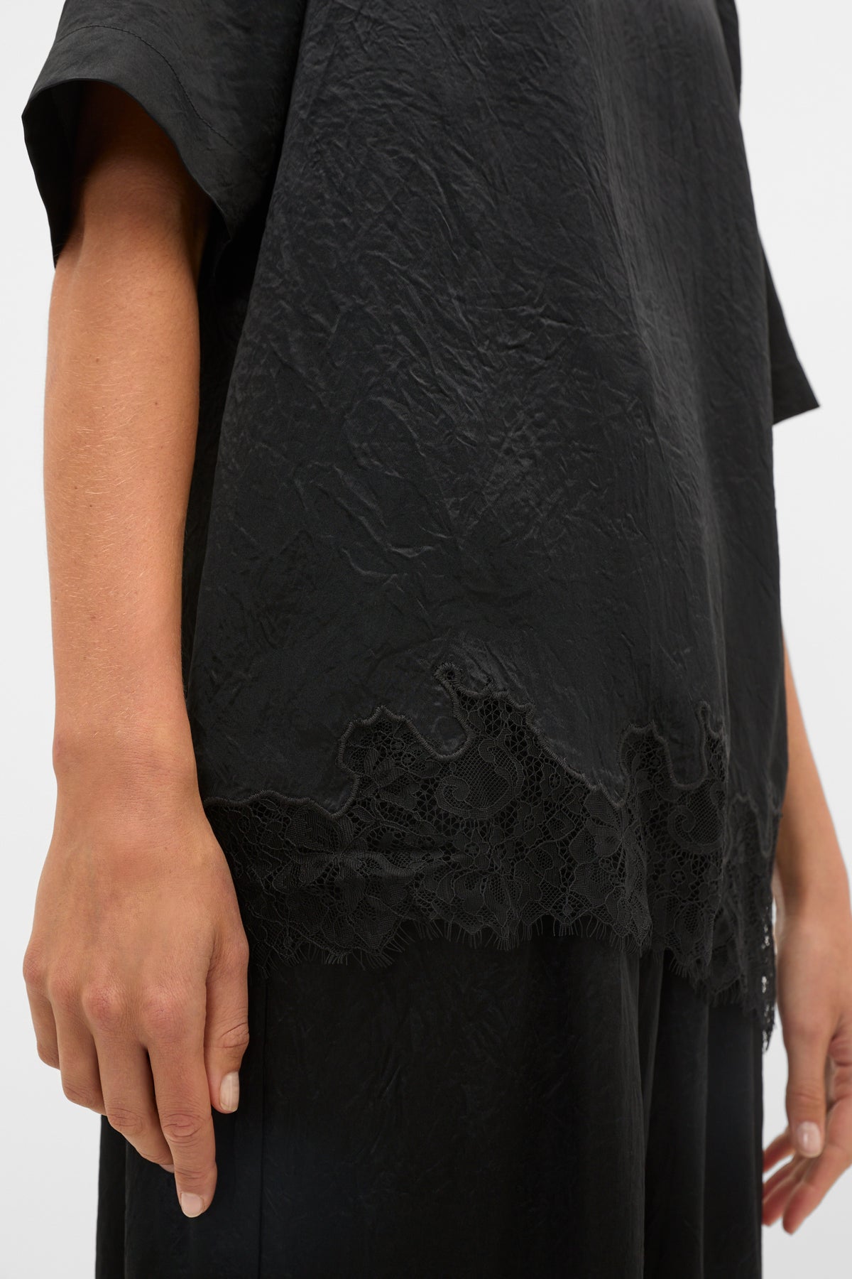 Crinkled Satin Longline Lace Tee