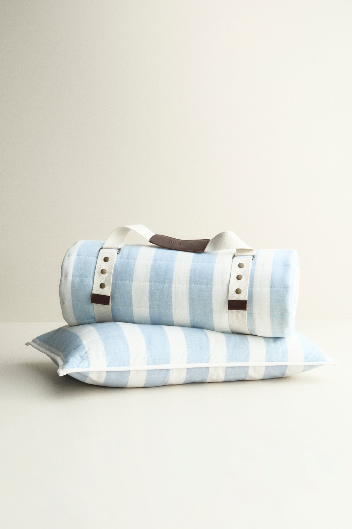 Kiano Picnic Pillow