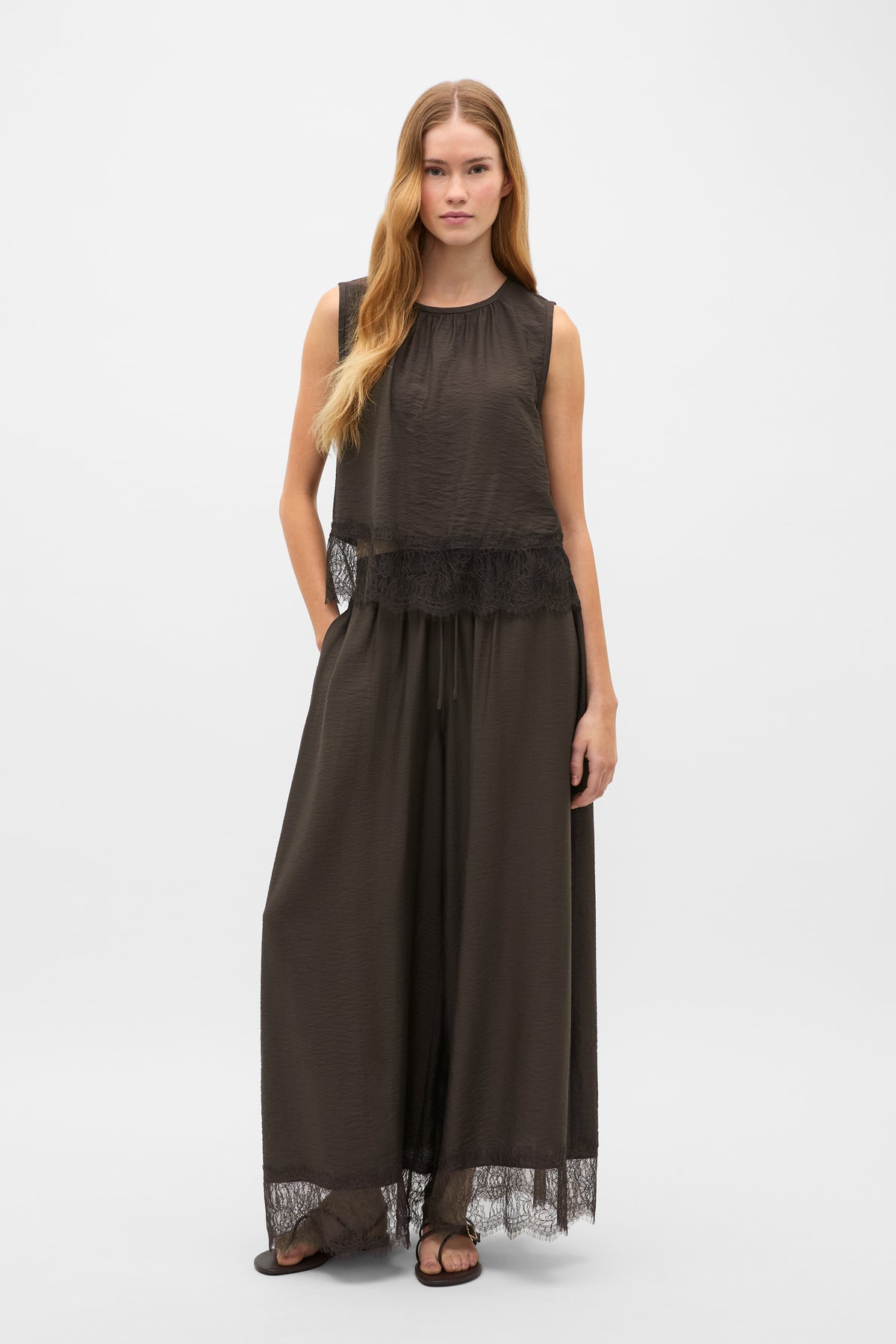 Crinkle Lace Trim Crop Tank