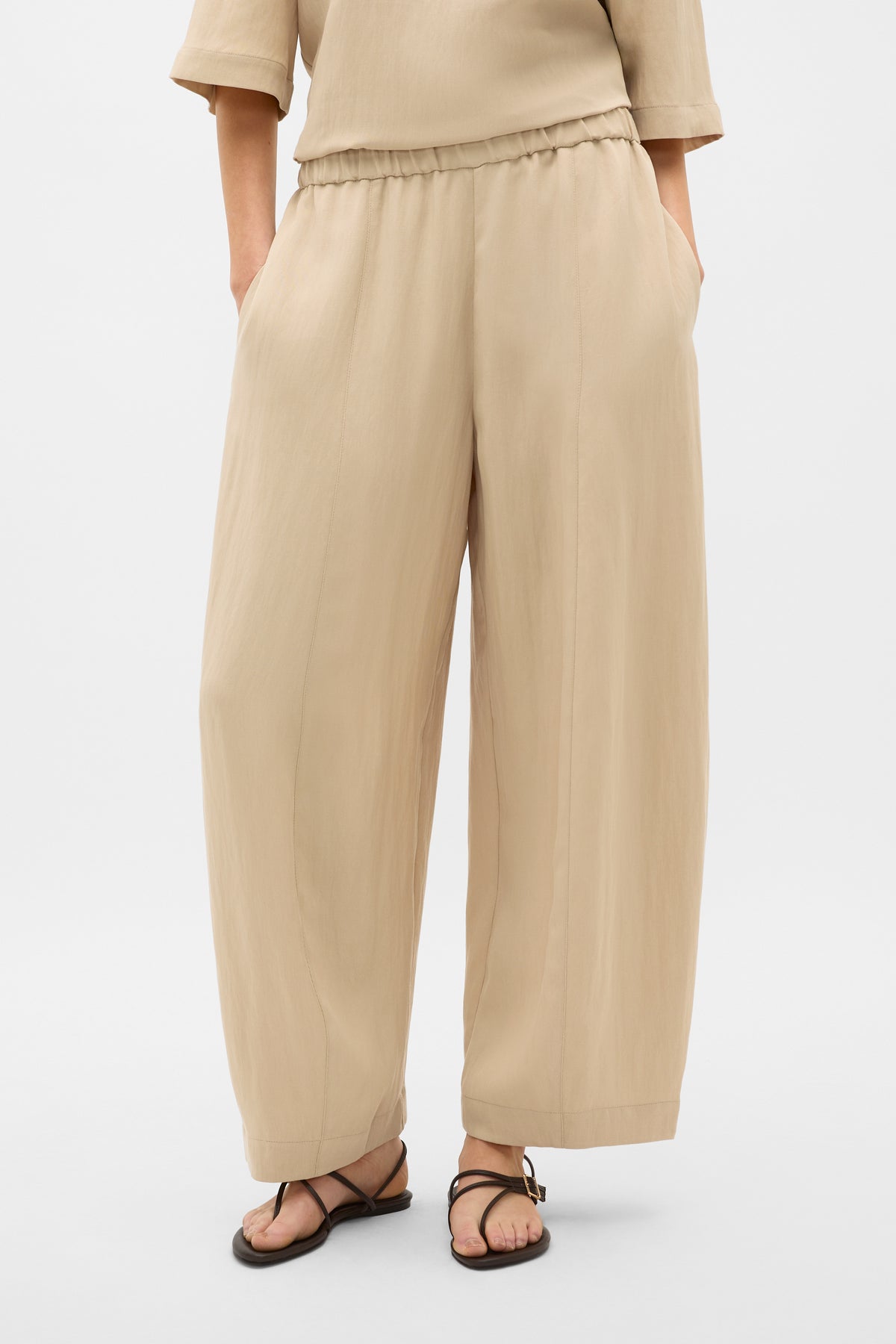 Textured Twill Balloon Pant