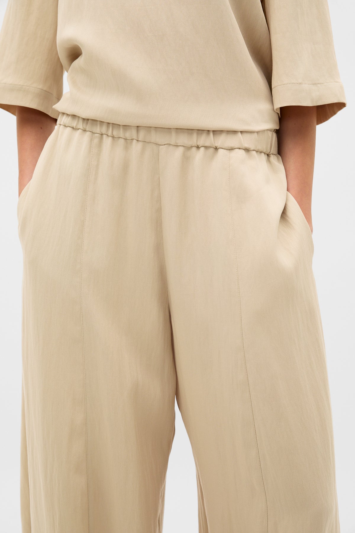 Textured Twill Balloon Pant